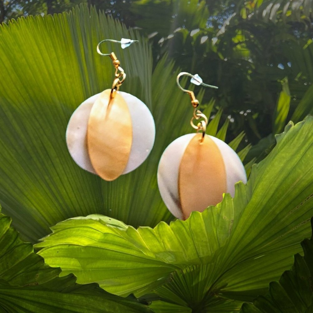 Women's Natrl White SeaShell Dangle-Drop Earrings 2 1/4" x 1 1/8" Gift MA23-wh - Picture 2 of 3